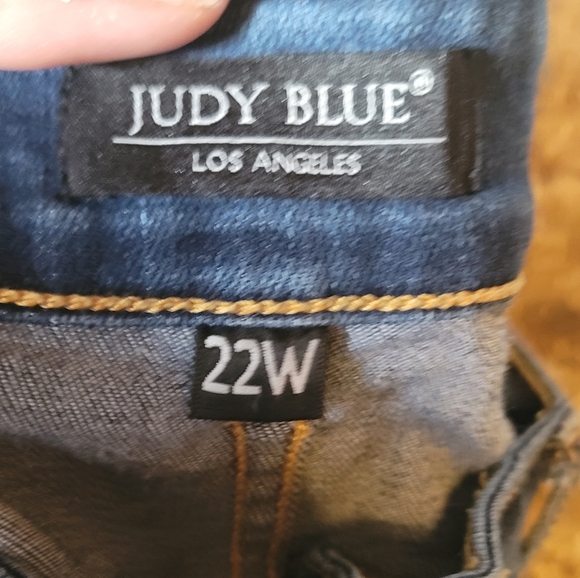 Judy Blue Skinny fit Capris - Picture 3 of 4